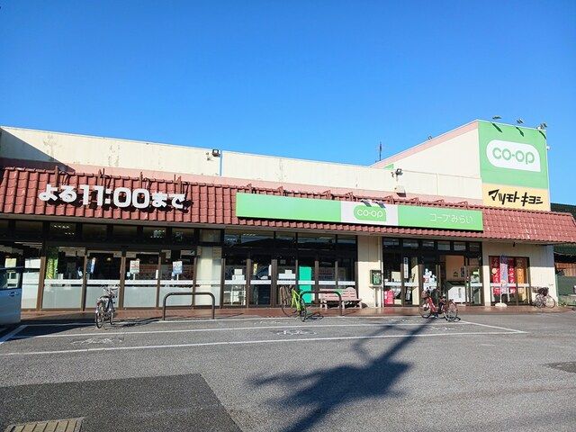 近くのコープ東深井店まで860m（徒歩11分）