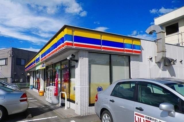 近くのコンビニまで750m（徒歩10分）