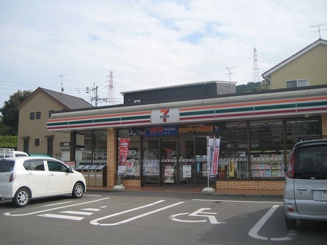 近くのセブンイレブンまで750m(徒歩10分)