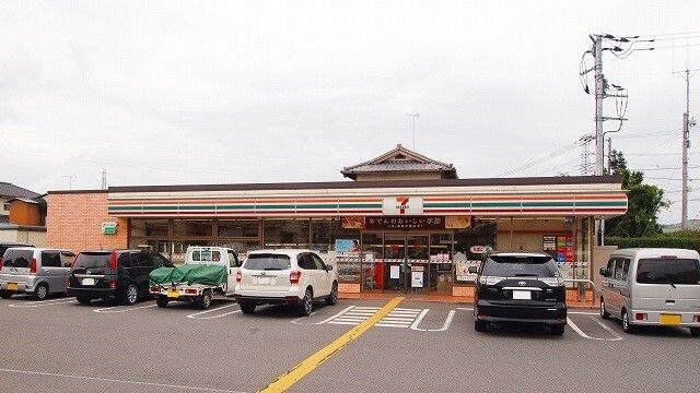 近くのコンビニまで900m（徒歩12分）