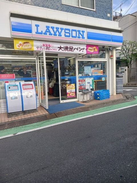 近くのコンビニまで650m（徒歩9分）
