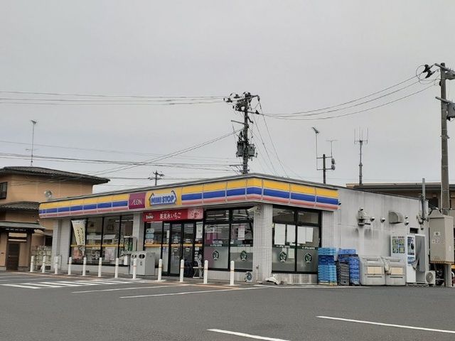 近くのコンビニまで1,300m（徒歩17分）