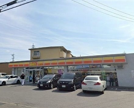 近くのデイリーヤマザキ池浦店まで450m（徒歩6分）