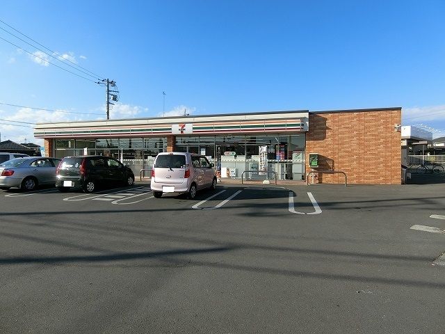 近くのコンビニまで500m（徒歩7分）