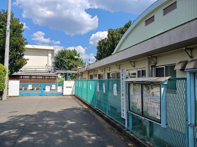 近くの小平市立小平第十三小学校まで395m（徒歩5分）