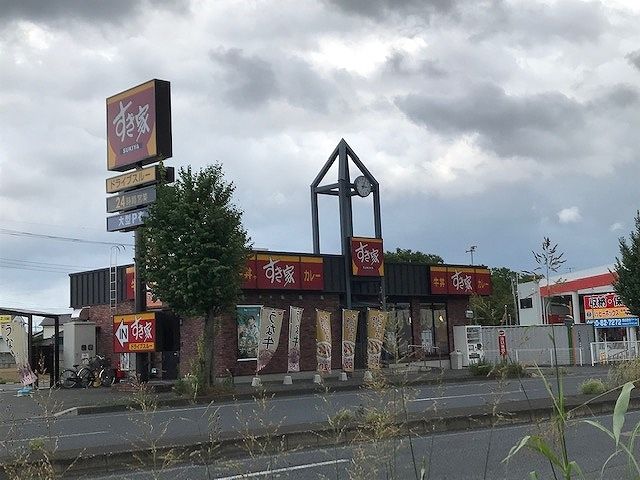 近くのすき家　16号見沼深作店まで450m（徒歩6分）