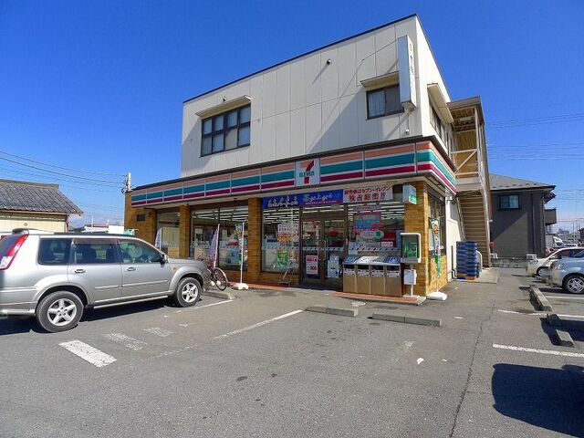 近くのセブンイレブン館栄町店まで800m（徒歩10分）