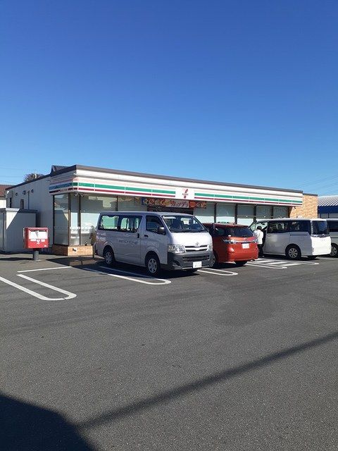 近くのセブン・イレブン柏花野井店まで750m（徒歩10分）