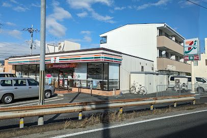近くのセブンイレブン東中１丁目店まで2,200m（徒歩28分）