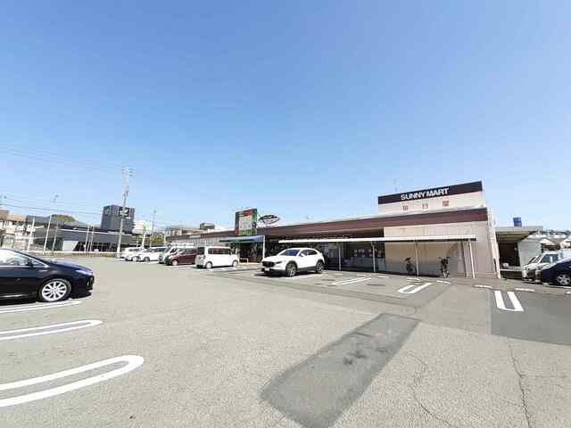近くの毎日屋 土佐道路店まで700m(徒歩9分)