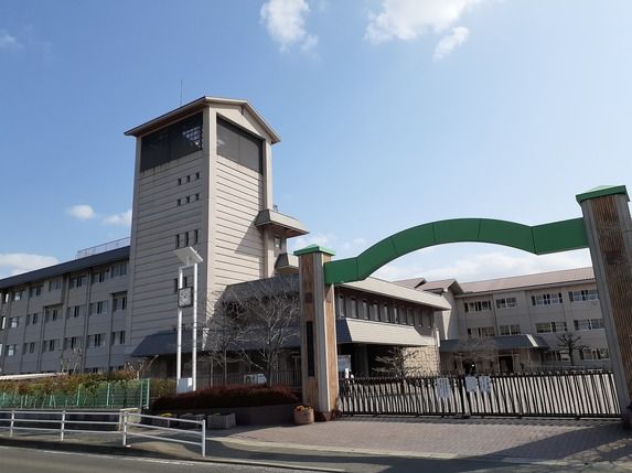 近くの小学校まで400m（徒歩5分）