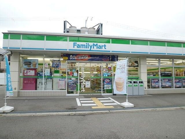 近くのファミリーマート西舞子店まで1,300m（徒歩17分）