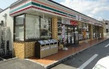 近くのセブンイレブン高取北店まで1,400m（徒歩18分）