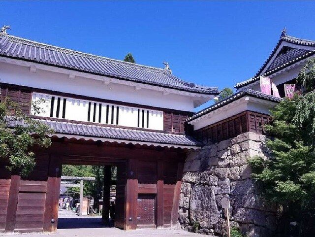 近くの上田城址公園まで2,100m（徒歩27分）
