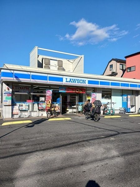 近くのローソン北区浮間二丁目店まで377m（徒歩5分）