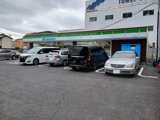 近くのファミリーマート 天白焼山店まで220m(徒歩3分)