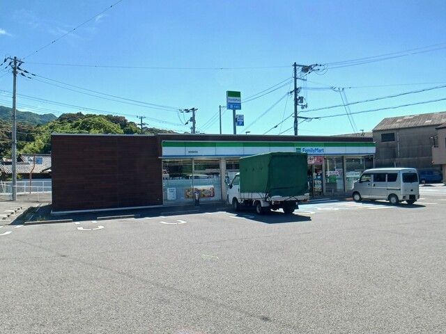 近くのファミリーマート重根店様まで750m（徒歩10分）