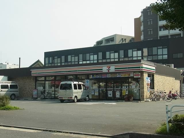 近くのセブンイレブン八王子松木北店まで230m（徒歩3分）
