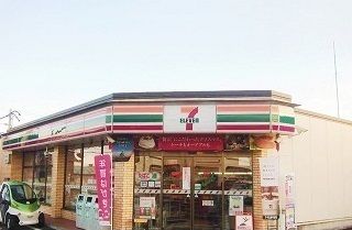 近くのコンビニまで400m（徒歩5分）
