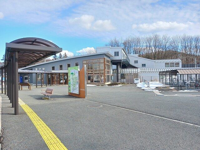 近くの巣子駅まで400m（徒歩5分）