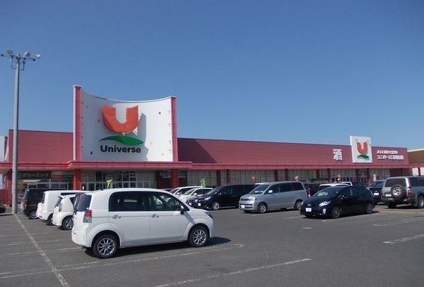 近くのユニバース三沢堀口店まで1,100m（徒歩14分）