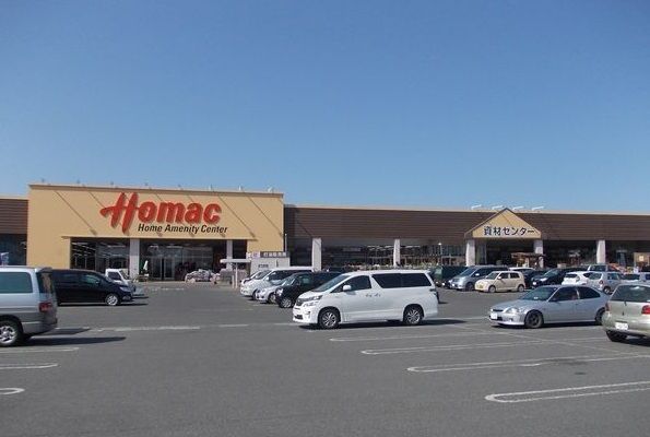 近くのDCM三沢店まで1,100m（徒歩14分）