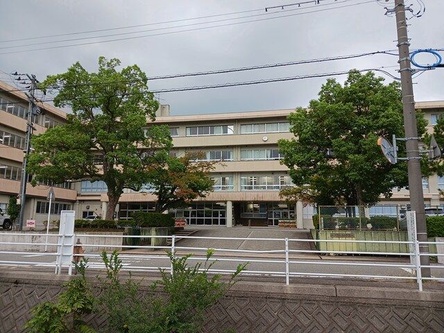 近くの扇台小学校まで505m(徒歩7分)