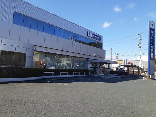 近くの浜松いわた信用金庫 富塚支店まで450m(徒歩6分)