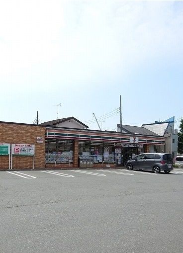 近くのセブンイレブンまで450m（徒歩6分）