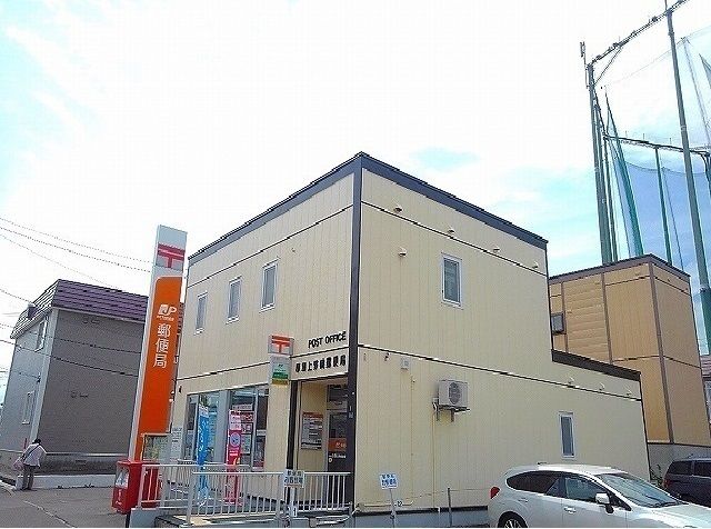 近くの厚別上野幌郵便局まで850m（徒歩11分）