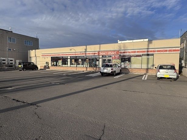 近くのセイコーマート厚別南４丁目まで400m（徒歩5分）