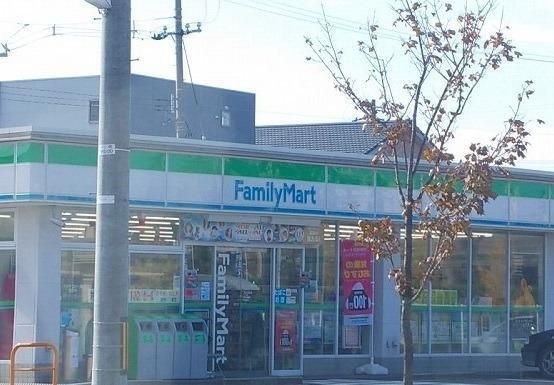 近くのファミリーマート白山インター店まで750m(徒歩10分)