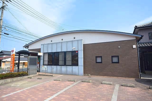 近くの小波瀬郵便局まで600m（徒歩8分）