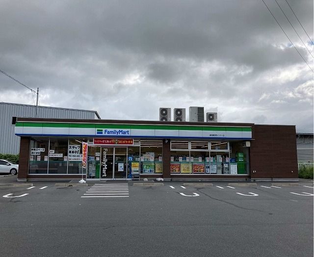 近くのファミリーマート　西インター店まで550m（徒歩7分）