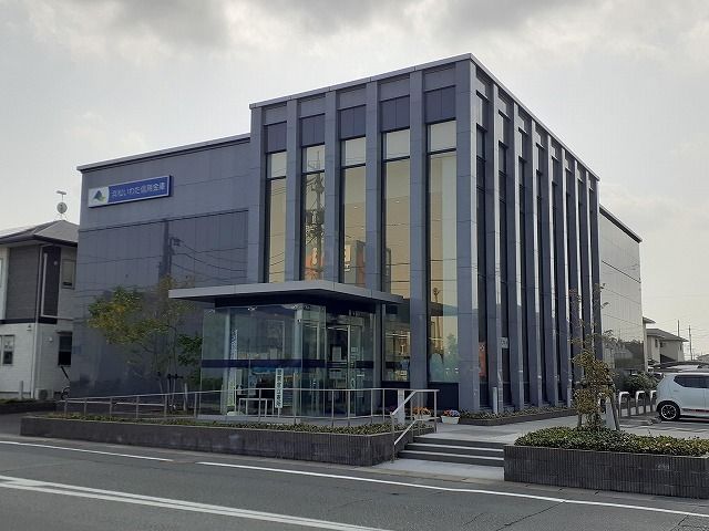 近くの浜松いわた信用金庫あずきもち支まで1,000m（徒歩13分）