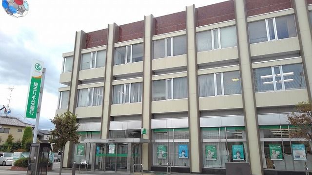 近くの埼玉りそな銀行羽生支店まで900m（徒歩12分）