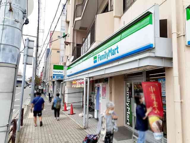 近くのファミリーマート垂水区役所前店まで800m（徒歩10分）