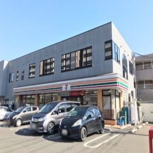 近くのセブンイレブンまで600m（徒歩8分）