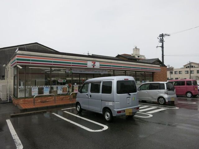 近くのセブン-イレブン 岡崎錦町店まで1,100m（徒歩14分）