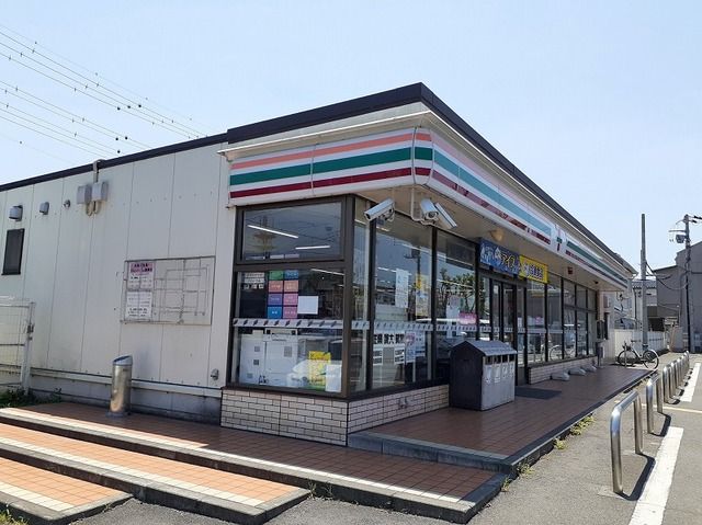 近くのセブンイレブン加須花崎北店まで500m（徒歩7分）