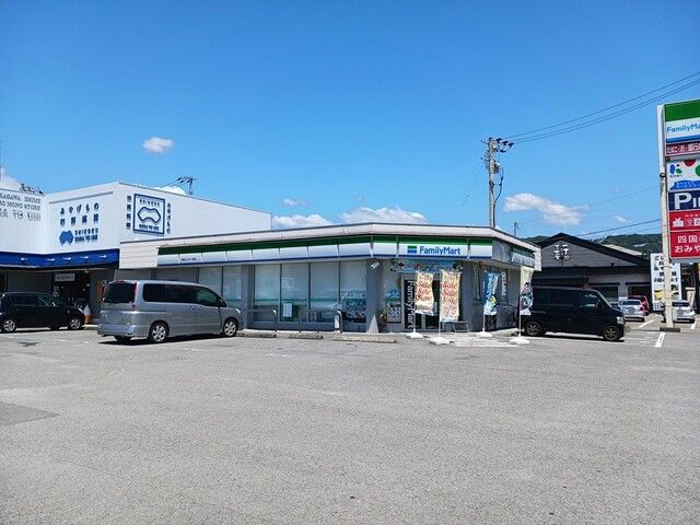近くのファミリーマート高知インター南まで265m（徒歩4分）