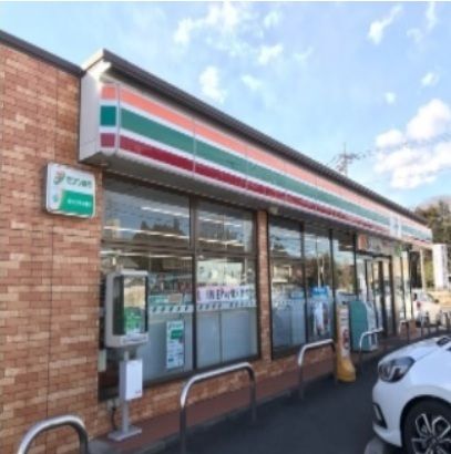 近くのセブンイレブンまで1,100m（徒歩14分）