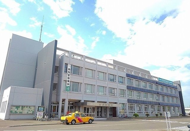 近くの江別市役所まで2,300m（徒歩29分）