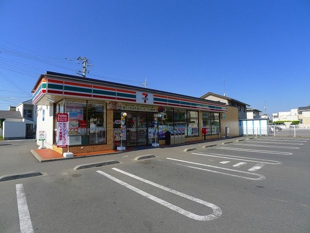 近くのセブンイレブン太田高校西店まで450m（徒歩6分）