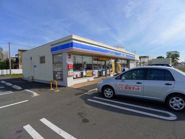 近くのローソン大泉坂田店まで400m（徒歩5分）