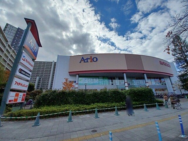 近くのアリオ西新井まで700m（徒歩9分）