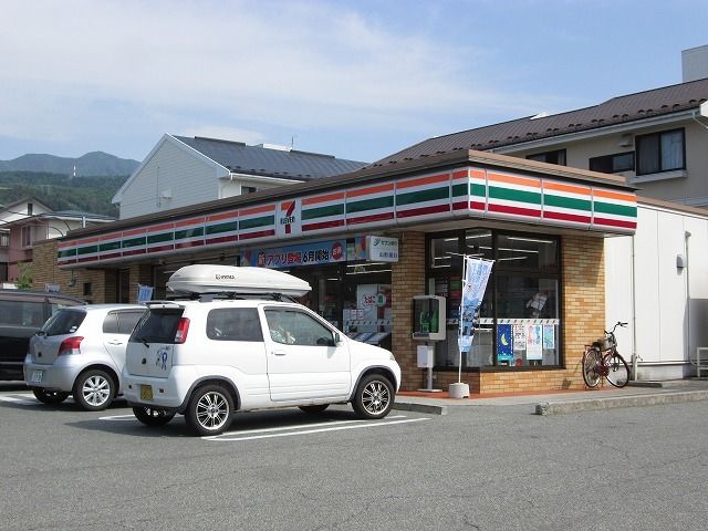 近くのセブンイレブンまで550m（徒歩7分）