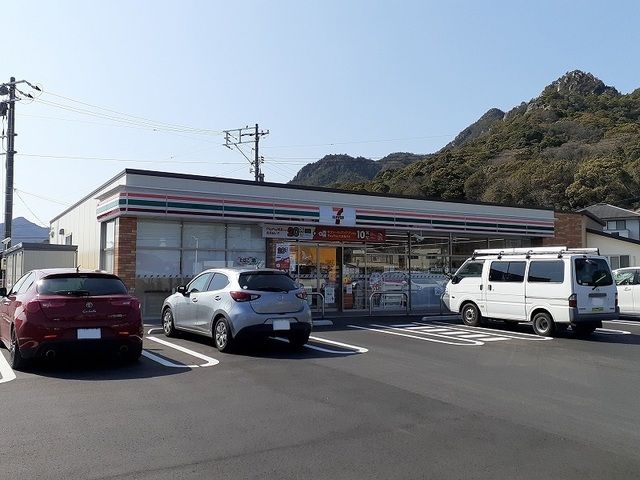 近くのセブンイレブン防府高井店まで550m（徒歩7分）