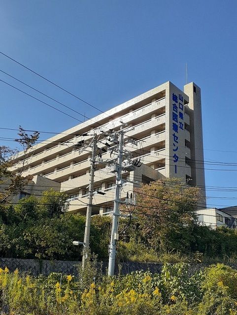 近くの山口県立総合医療センターまで2,200m（徒歩28分）