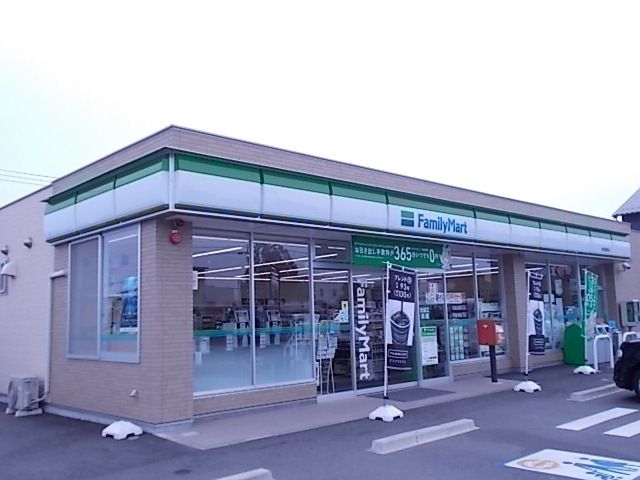 近くのファミリーマート岐阜茜部店まで180m（徒歩3分）